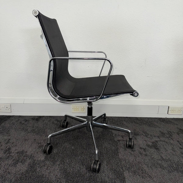 Used Boss Design Mesh Meeting Chair