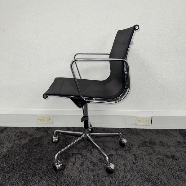 Used Original ICF Eames Netweave Meeting Chair with Height Adjustment