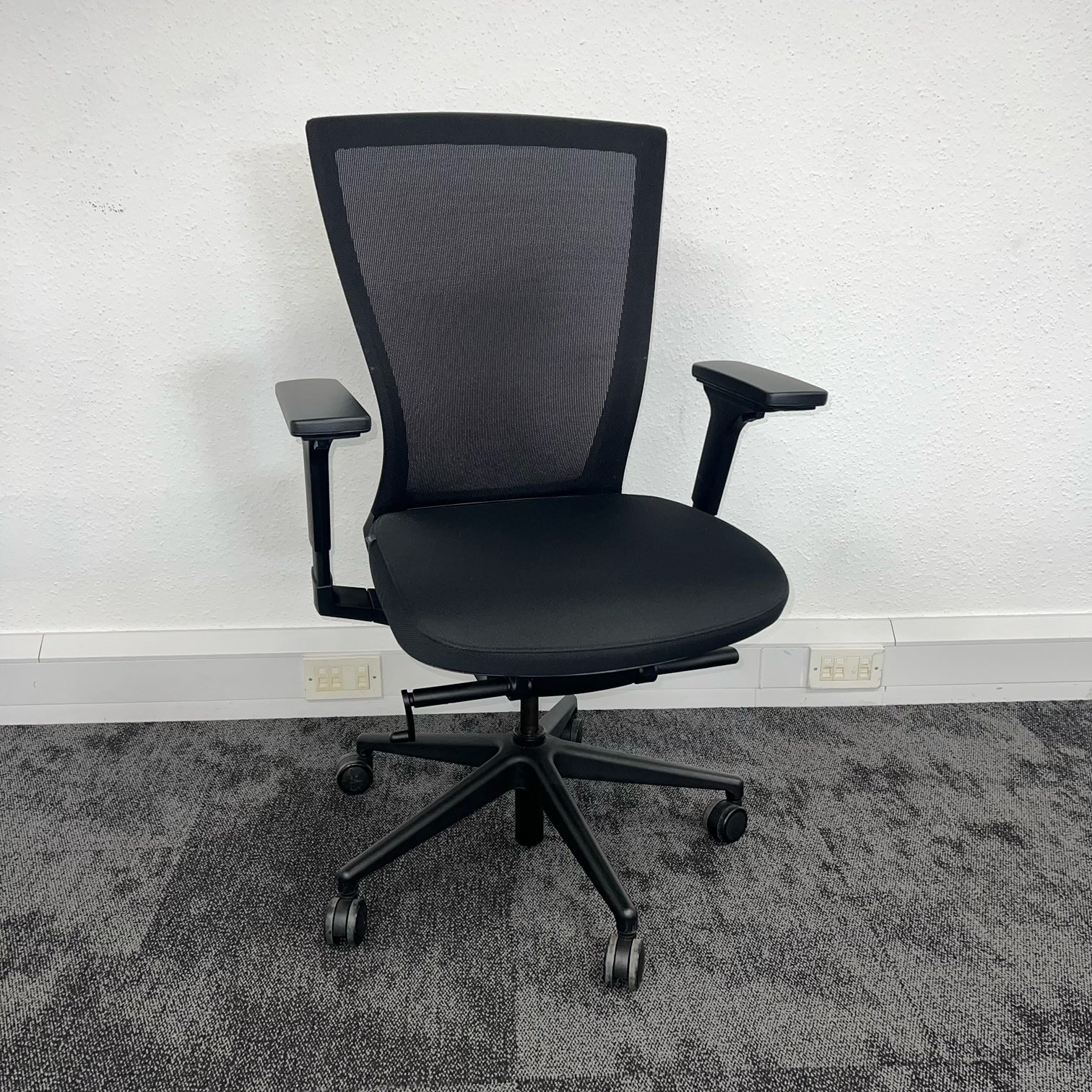 Radius shop task chair