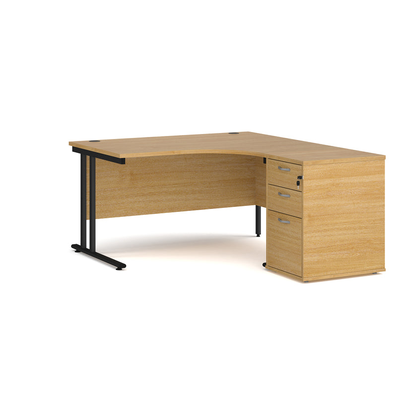 Maestro 25 right hand ergonomic desk with pedestal - Oak