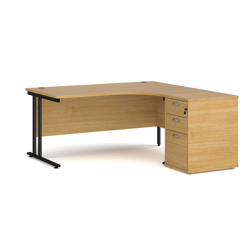 Maestro 25 right hand ergonomic desk with pedestal - Oak