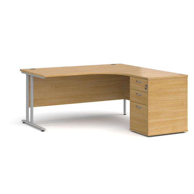 Maestro 25 right hand ergonomic desk with pedestal - Oak