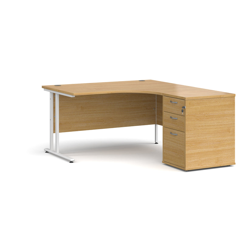 Maestro 25 right hand ergonomic desk with pedestal - Oak