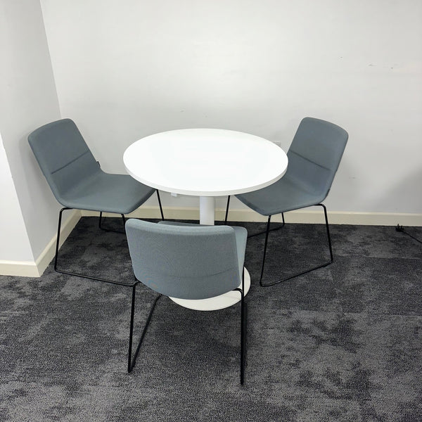 Used Breakout Set With 3 Chairs