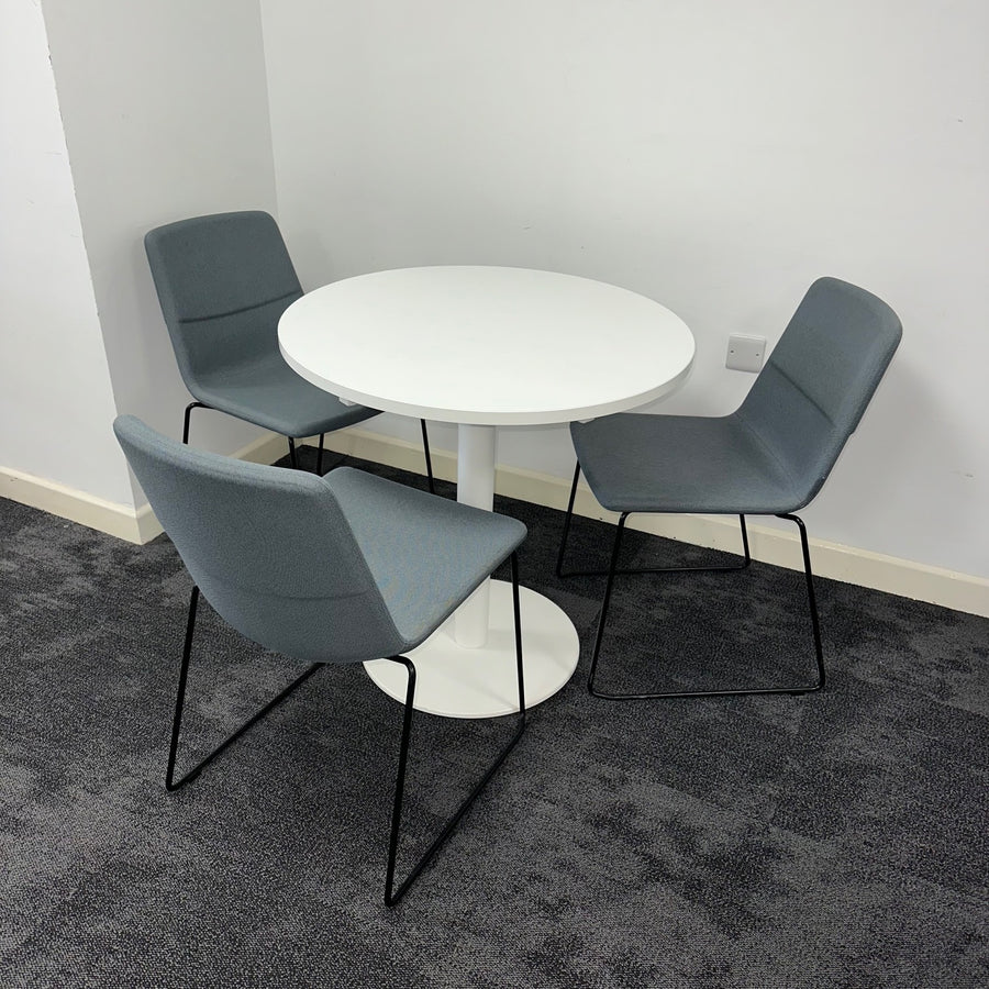 Used Breakout Set With 3 Chairs