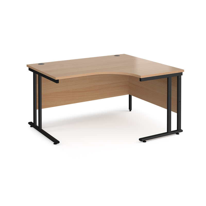 Maestro 25 right hand ergonomic desk - Beech