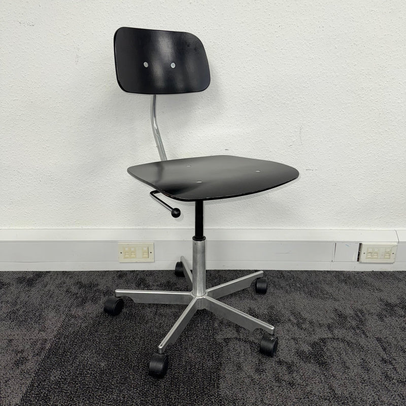 Used Engelbrechts Kevi 2533 Swivel Chair