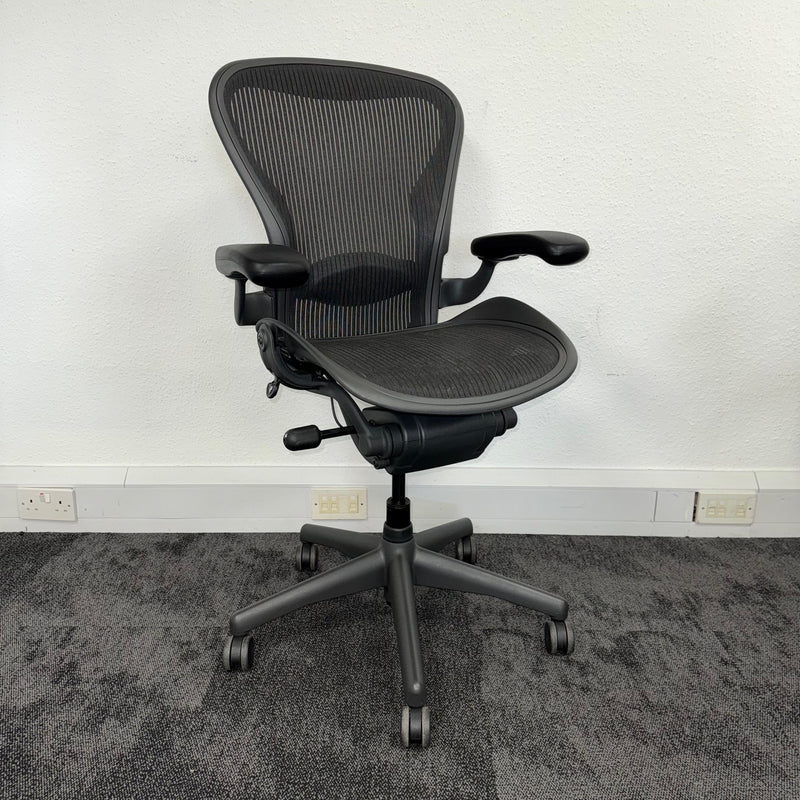 Used Standard Herman Miller Aeron Size B Graphite