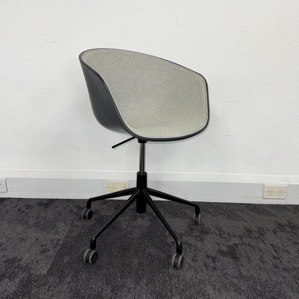 Used HAY About A Chair AAC 52 2.0 Set with White Round Table