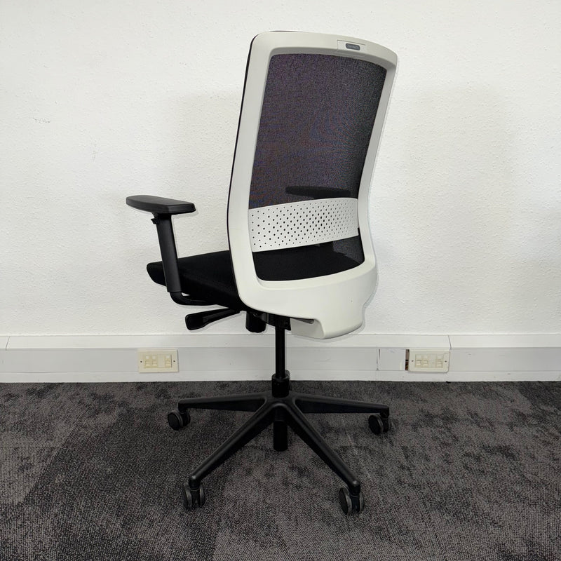 Used Bestuhl S30 White Back Mesh Office Chair