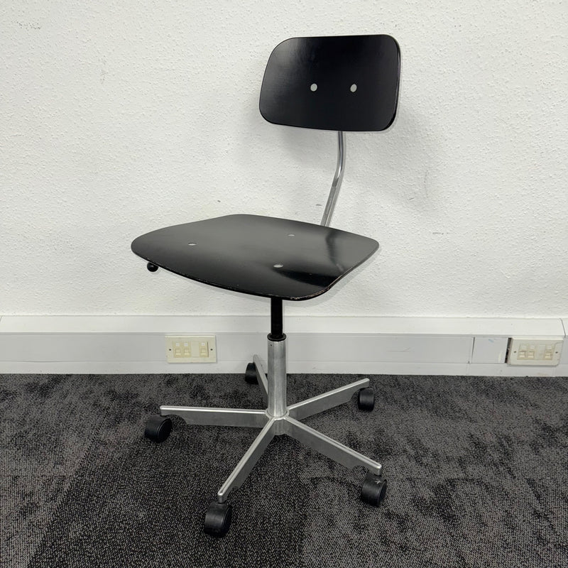 Used Engelbrechts Kevi 2533 Swivel Chair