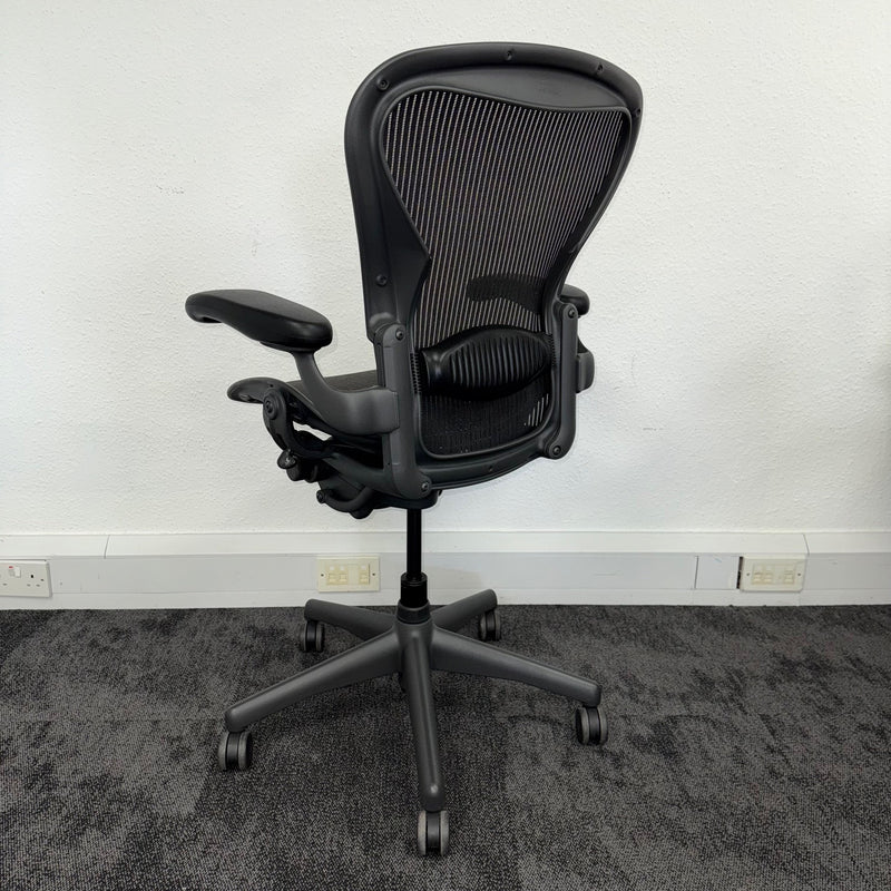 Used Standard Herman Miller Aeron Size B Graphite