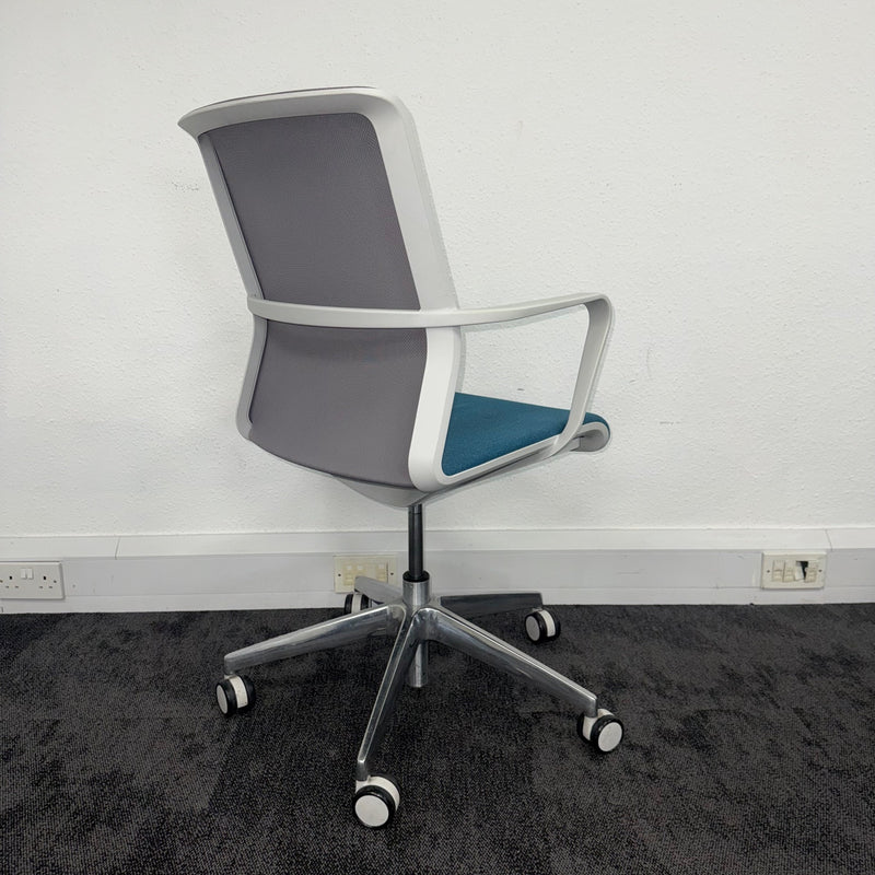 Used Senator Circo Mesh Meeting Chair