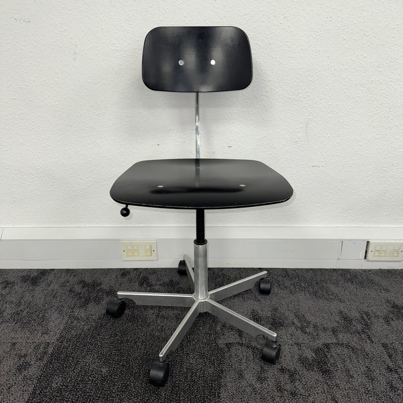 Used Engelbrechts Kevi 2533 Swivel Chair