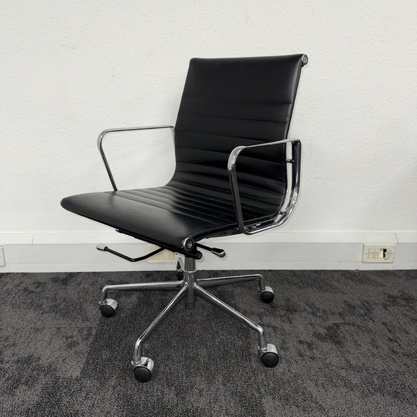 Used Elite Enna Leather Meeting Chair