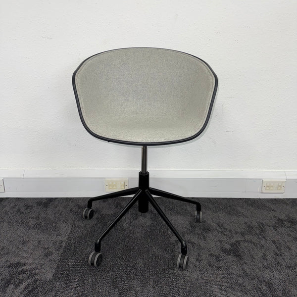 Used HAY About A Chair AAC 52 2.0 Set with White Round Table