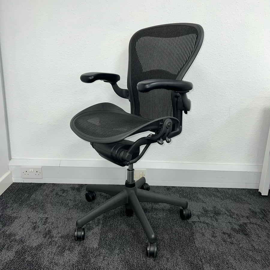 Used Herman Miller Aeron Graphite Full Spec - Size A