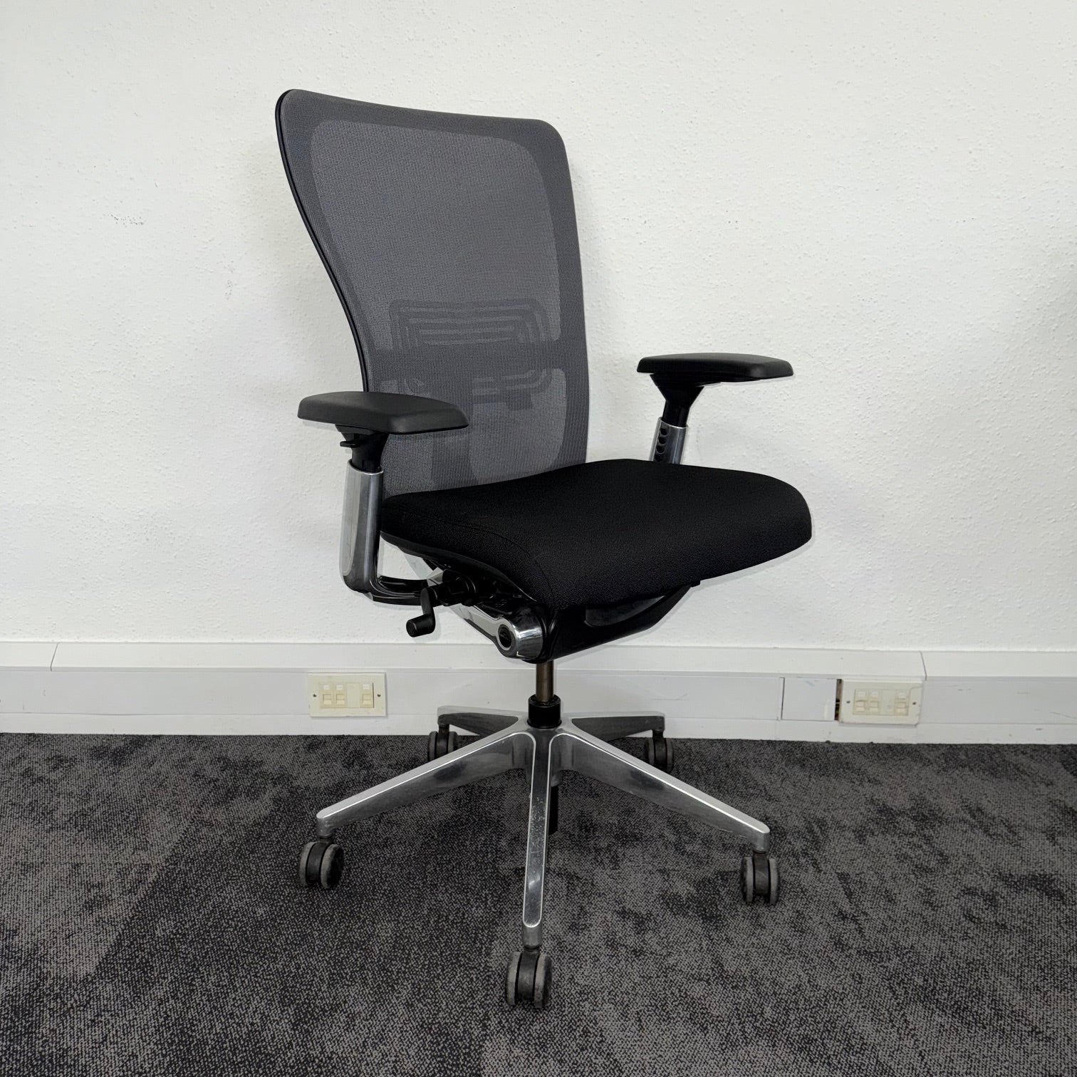 SH① Reupholstered Haworth Zody Mesh Fully Adjustable Task Chair - Chrome E