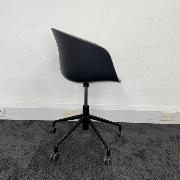 Used HAY About A Chair AAC 52 2.0 Set with White Round Table