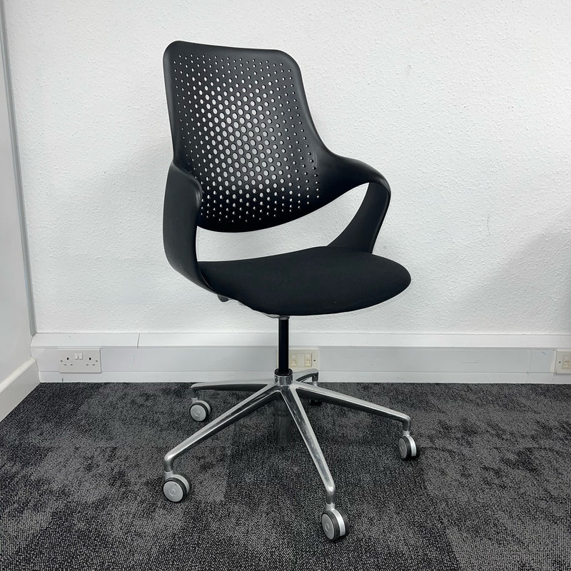 single ribbon backrest designer office chair in black, second hand office furniture